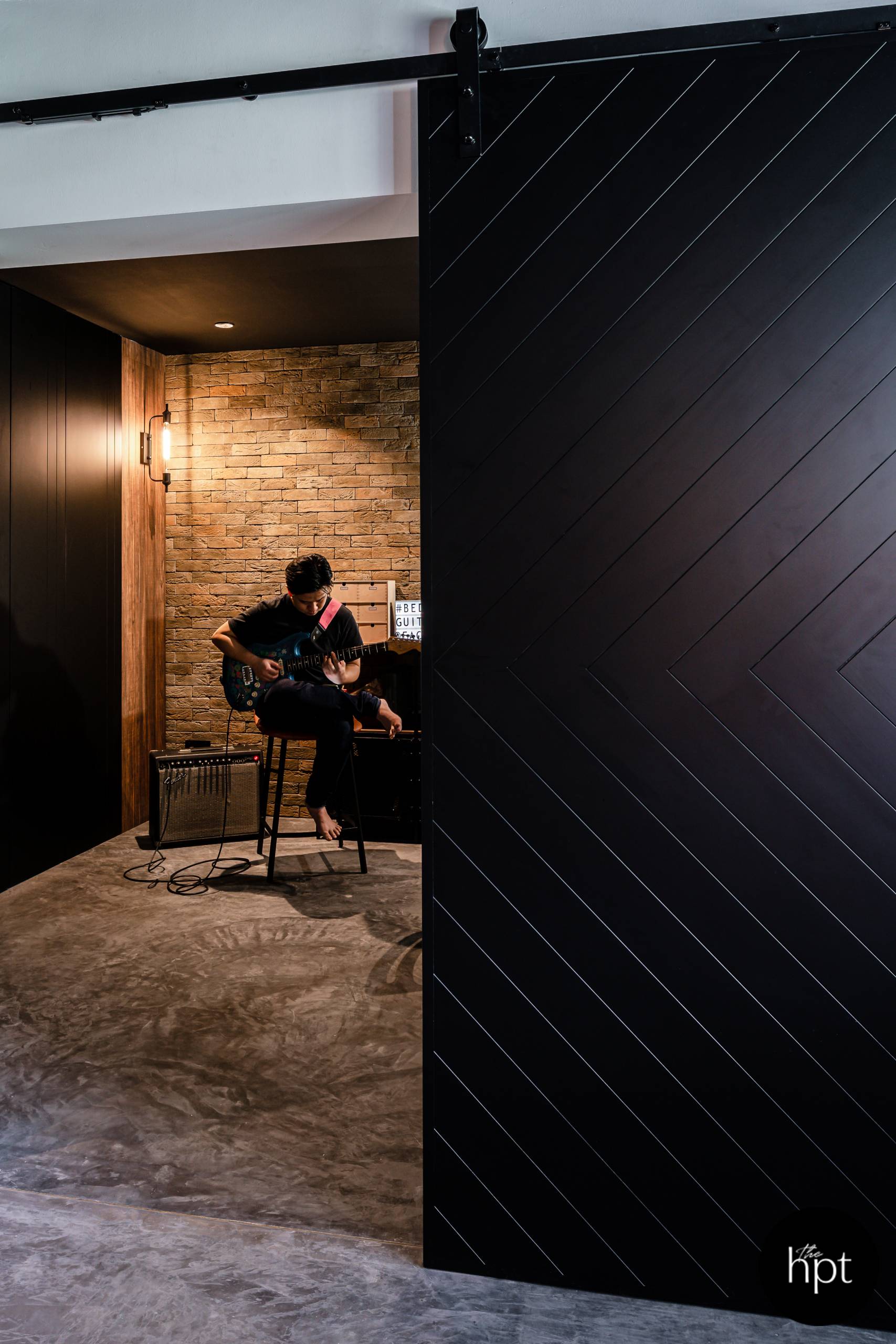 Inside-Musician-Justin-Lows-Home-Studio-in-the-Heartlands