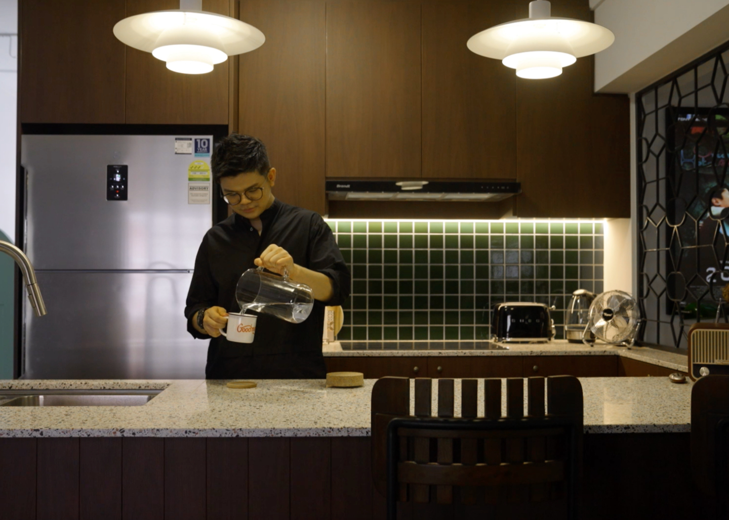 A-Peek-Into-This-Radio-DJs-Nostalgic-038-Retro-Abode